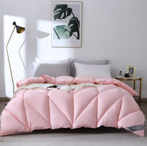 Warm Comforter with Pink Maple Leaf Pattern