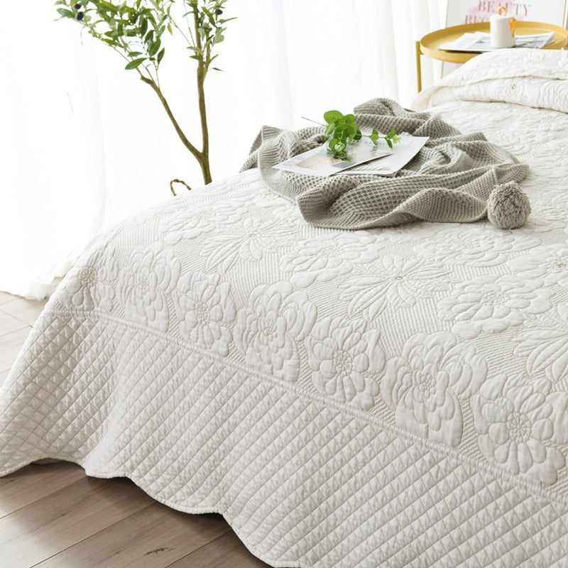 Traditional Floral Bedding