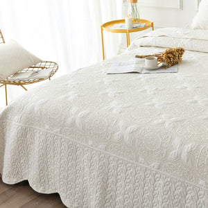 Traditional Floral Bedding